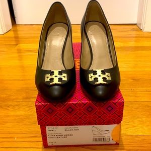 Tory Burch Luna 85MM Wedge Calf Leather.